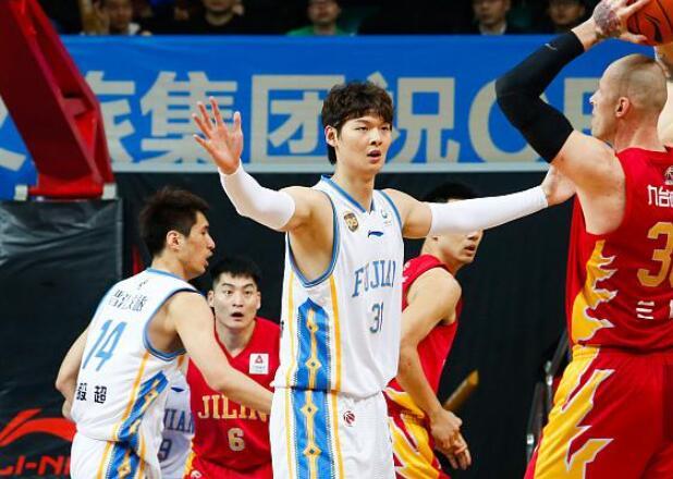 湖人力克山西队,王哲林扛起全队 湖人力克山西队,王哲林扛起全队