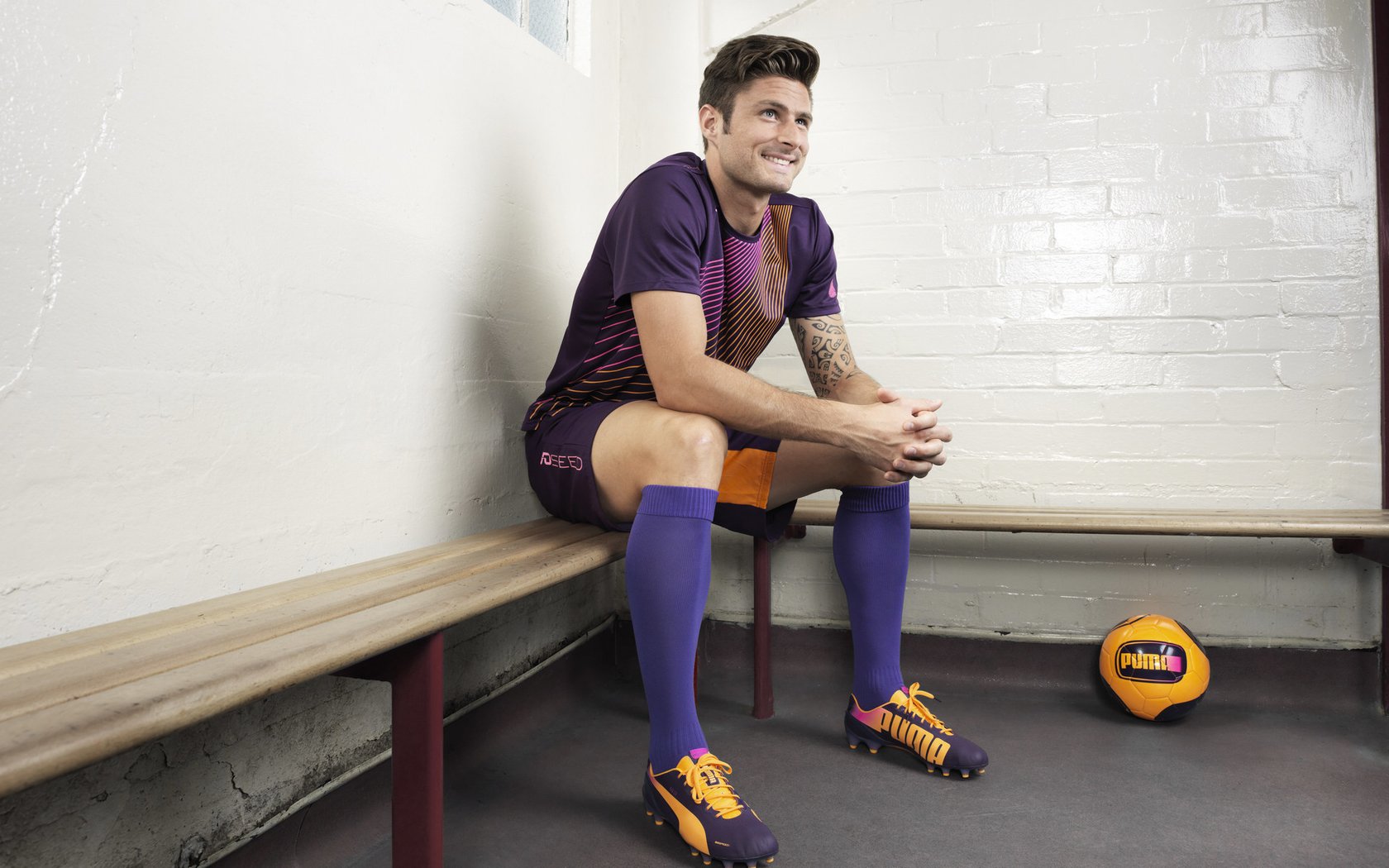 佛罗伦萨正面击溃牙买加，迪亚斯成为关键先生